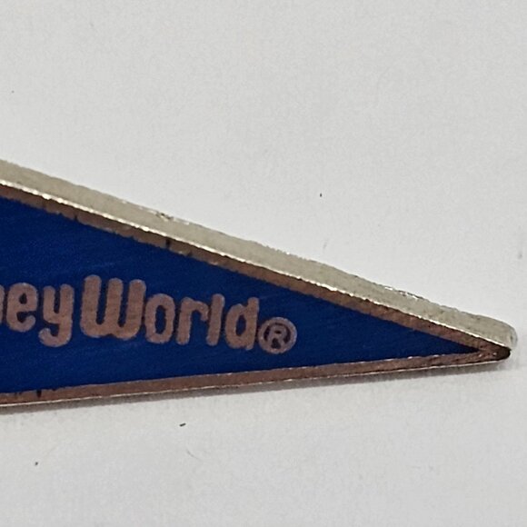 DISNEY Pin Trading ~ WDW Blue Pendant 2/5 ~ 2010 ~ Hidden Mickey - Picture 3 of 11